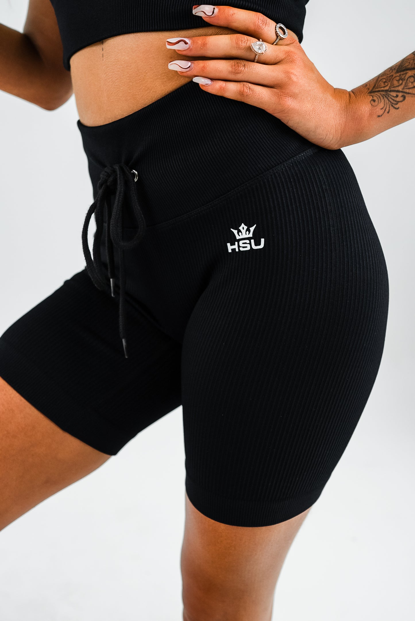 YING & YANG SHORTS - BLACK
