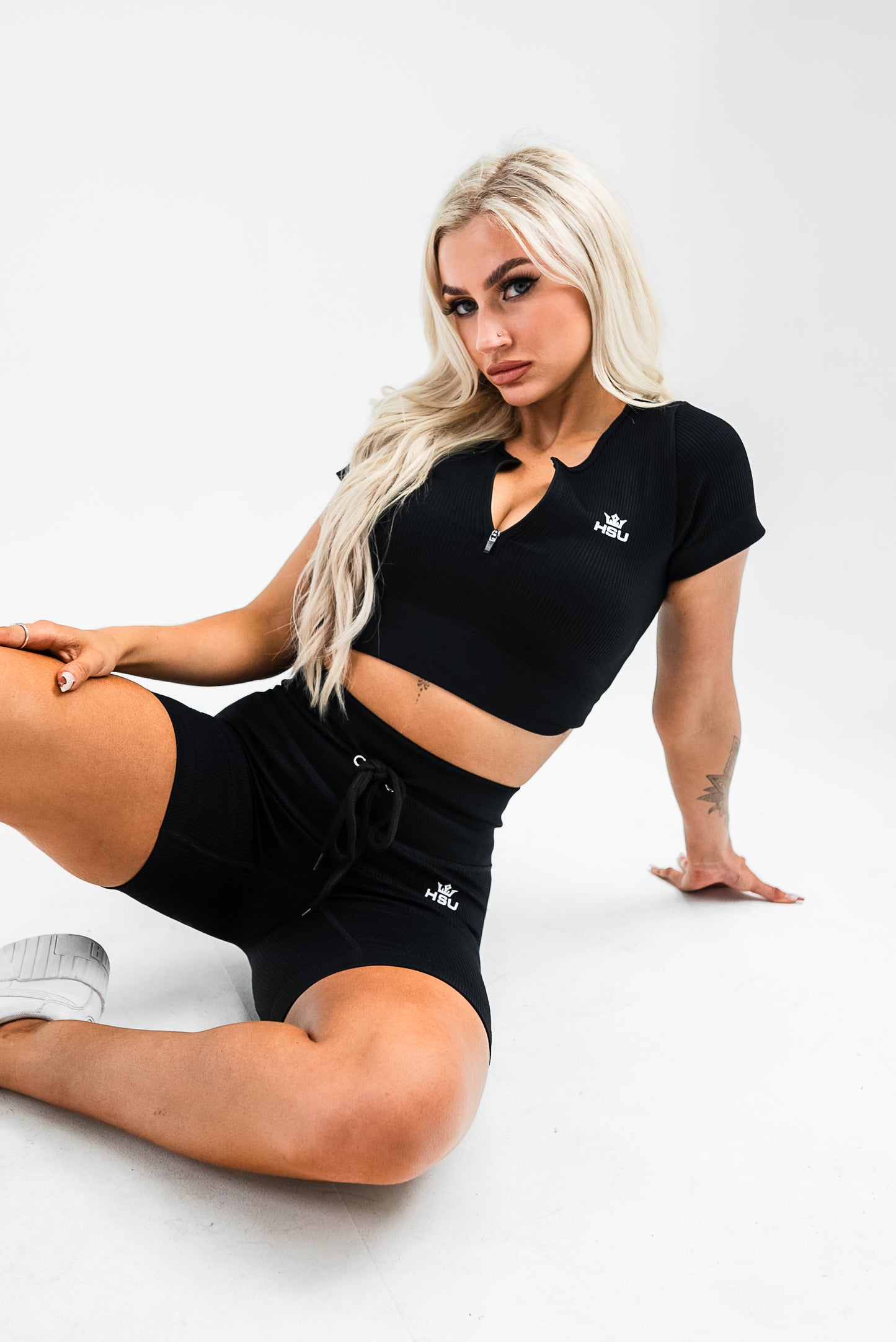 YING & YANG ZIPPER CROP TEE x BLACK