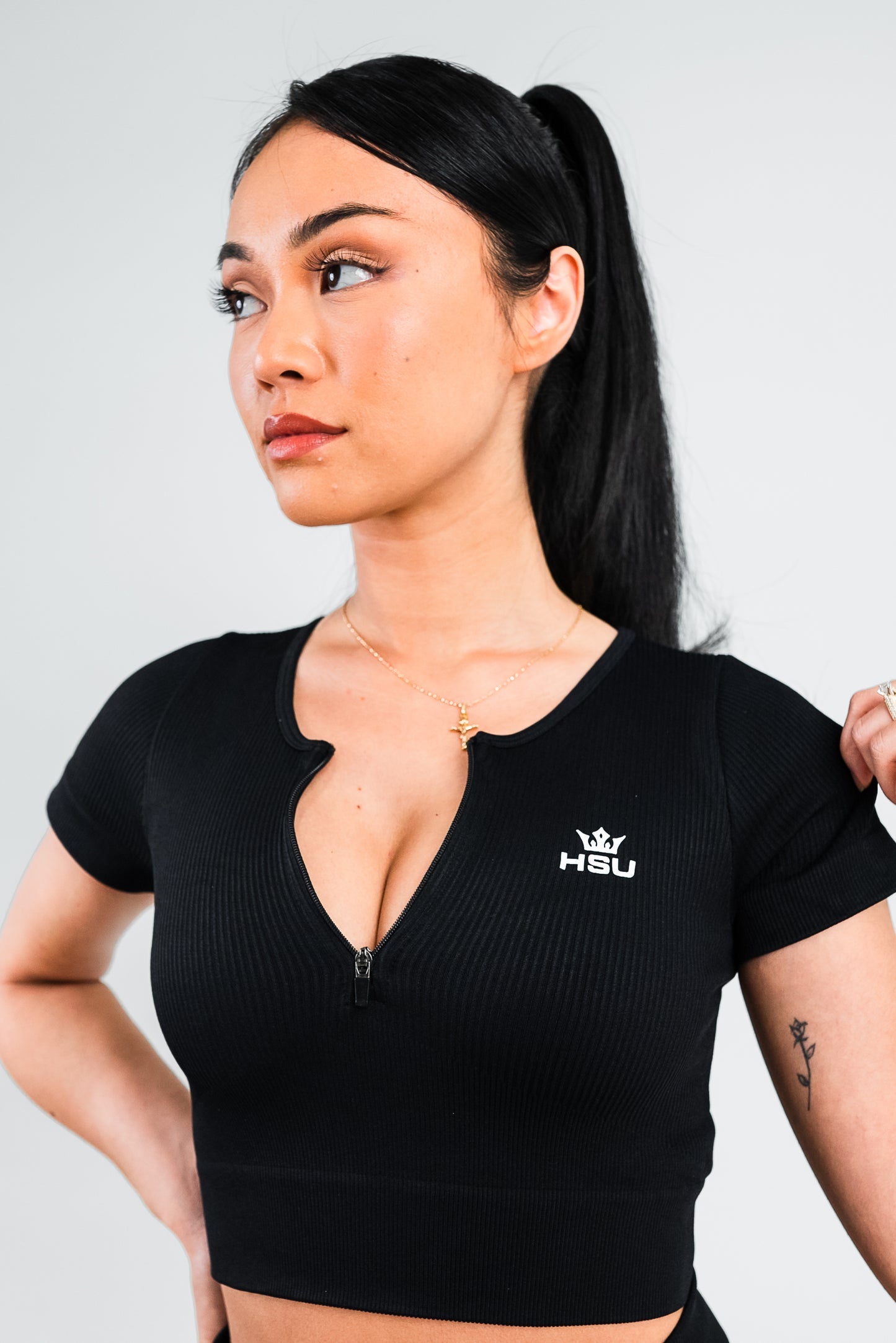 YING & YANG ZIPPER CROP TEE x BLACK