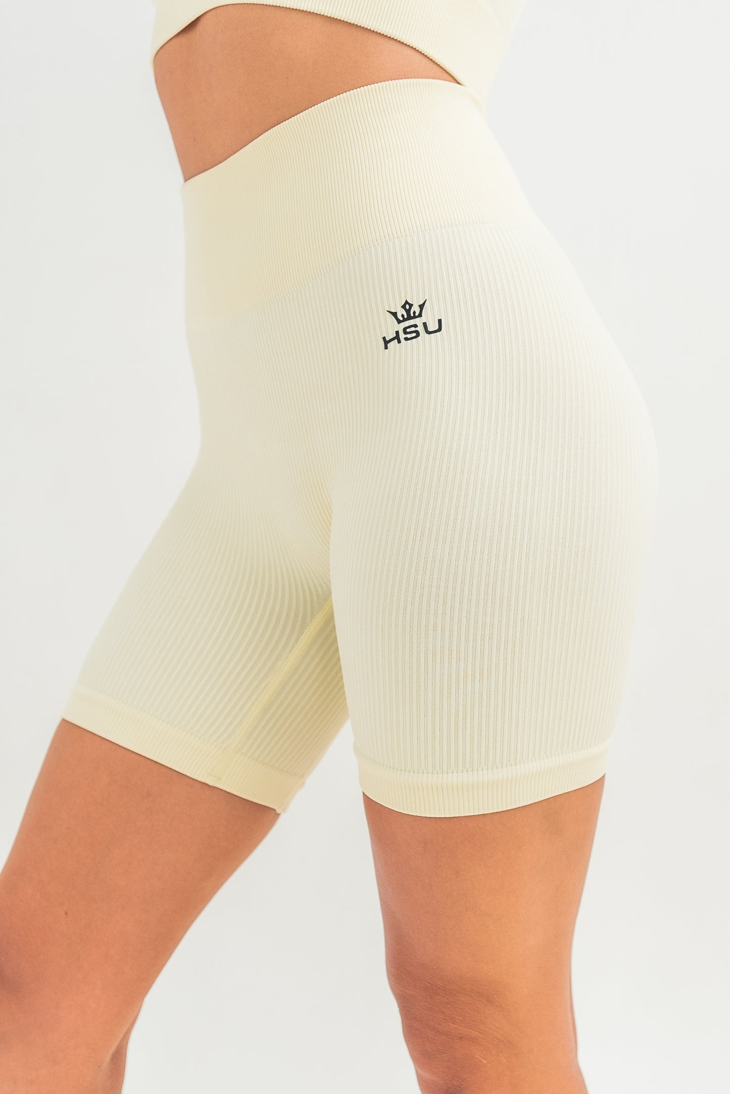 RIBBED SHORTS x CREAM